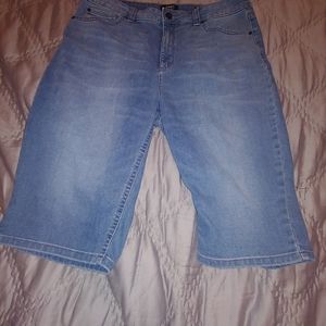 Joe's jeans light wash Bermuda length shorts 10